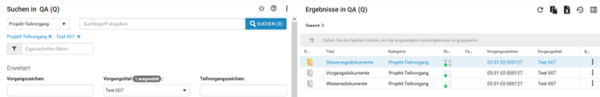 Es wird das Bild eines Bildschirmes gezeigt. Dieser ist geteilt. Links wird die Suche nach Kategorie Projekt Teilvorgang gezeigt. Rechts wird das Suchergebnis dargestellt. Dort befinden sich die untereinander drei Symbole für Teilvorgänge. Das oberste betitelt als Steuerungsdokumente, gelb gefärbt, was bedeutet, dass sich darin Dokumente befinden. Die anderen beiden sind benannt als Vorgangs und Wissensdokumente. Sie sind grau gefärbt. Dies steht für ohne Inhalt.