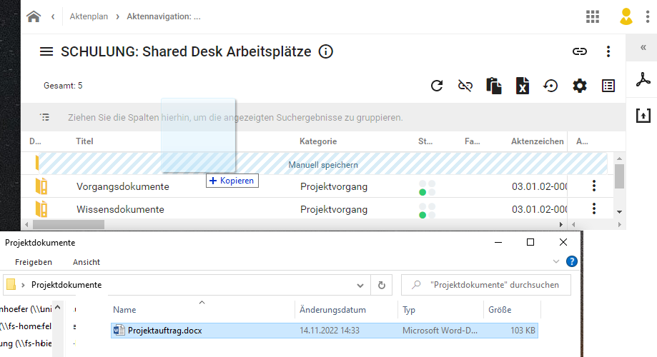 Aus einem Ordner eines File-Laufwerks wird eine Datei per Drag and drop "entnommen". In der Vorgangsansicht wird die Datei und über den Vorgang gehalten, in den diese abgelegt werden soll.