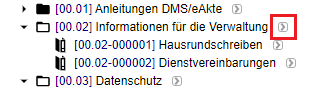 Der Prozess 00.01 Anleitungen DMS/eAkte ist eingeklappt, der Prozess 00.02 Informationen für die Verwaltung ist ausgeklappt. der Pfeil nach Rechts zum Öffnen des Prozesses ist rot markiert. Darunter werden die Vorgänge 00.02-000001 Hausrundschreiben und 00.02-000002 Dienstvereinbarungen und der Prozess 00.03 Datenschutz gelistet.