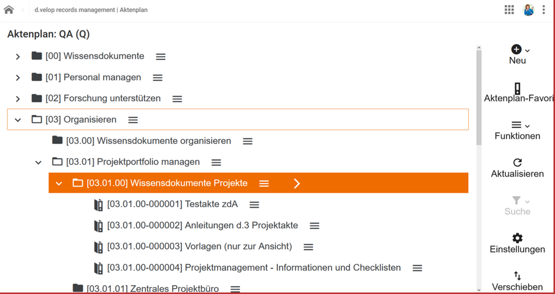 Die Geschäftsprozesse werden als Ordnerstruktur gezeigt. 00 Wissensdokumente ist ausgeklappt. Dort werden der Prozess 00.01 Informationen für die Beschäftigten (eingeklappt), der Prozess 00.02 Richtlinien für die Beschäigten (ausgeklappt) mit den Vorgängen 00.02-000001 Hausrundschreiben und 00.02-000002 Dienstvereinbarungen und der Prozess 00.03 Datenschutz (ebenfalls ausgeklappt) mit dem Vorgang 00.03-000001 Datenschutzhinweise gezeigt. Es folgen zugeklappt die Geschäftsprozesse 01 Personal managen, 02 Forschung unterstützen, 03 Organisieren, 04 Kommunizieren und 05 Informieren.