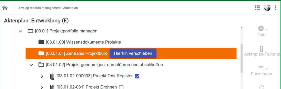 Die vorherige Ansicht hat sich verändert. Hinter den Akten sind Felder zum Ankreuzen erschienen. Bei der Akte 03.01.02-000003 Projekt Test Register ist dieses Feld markiert. Außerdem wurde ein anderes Aktenplanelement, nämlich 03.01.01 Zentrales Projektbüro markiert. In der MArkierung ist eine Schaltfläche Hierhin verschieben erschienen.